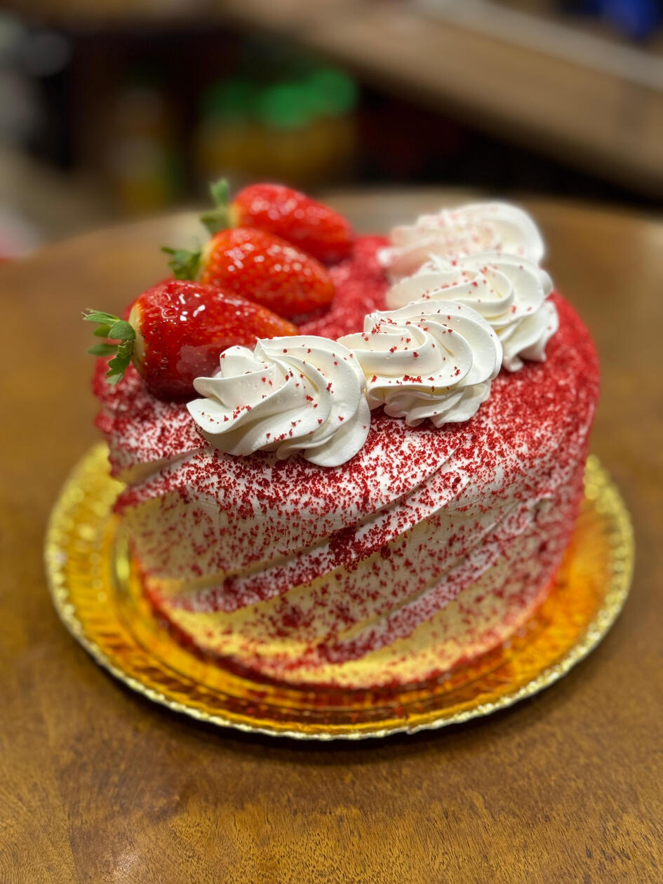 240 - Red Velvet: Pão de ló de Red Velvet recheio de chantly com leite condensado