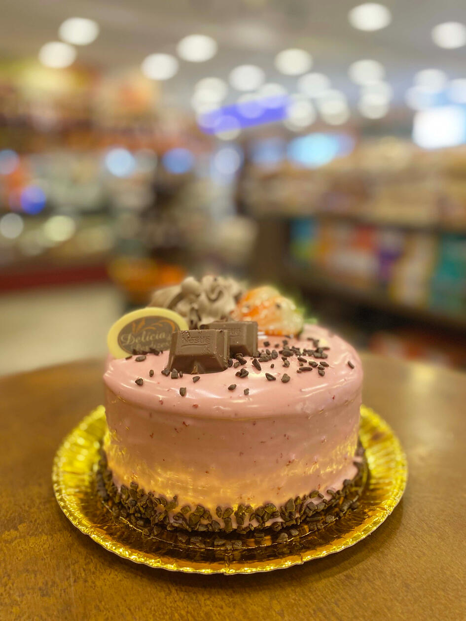 3282 - Sensação: Pão de ló de chocolate, recheio morango e mousse de chocolate