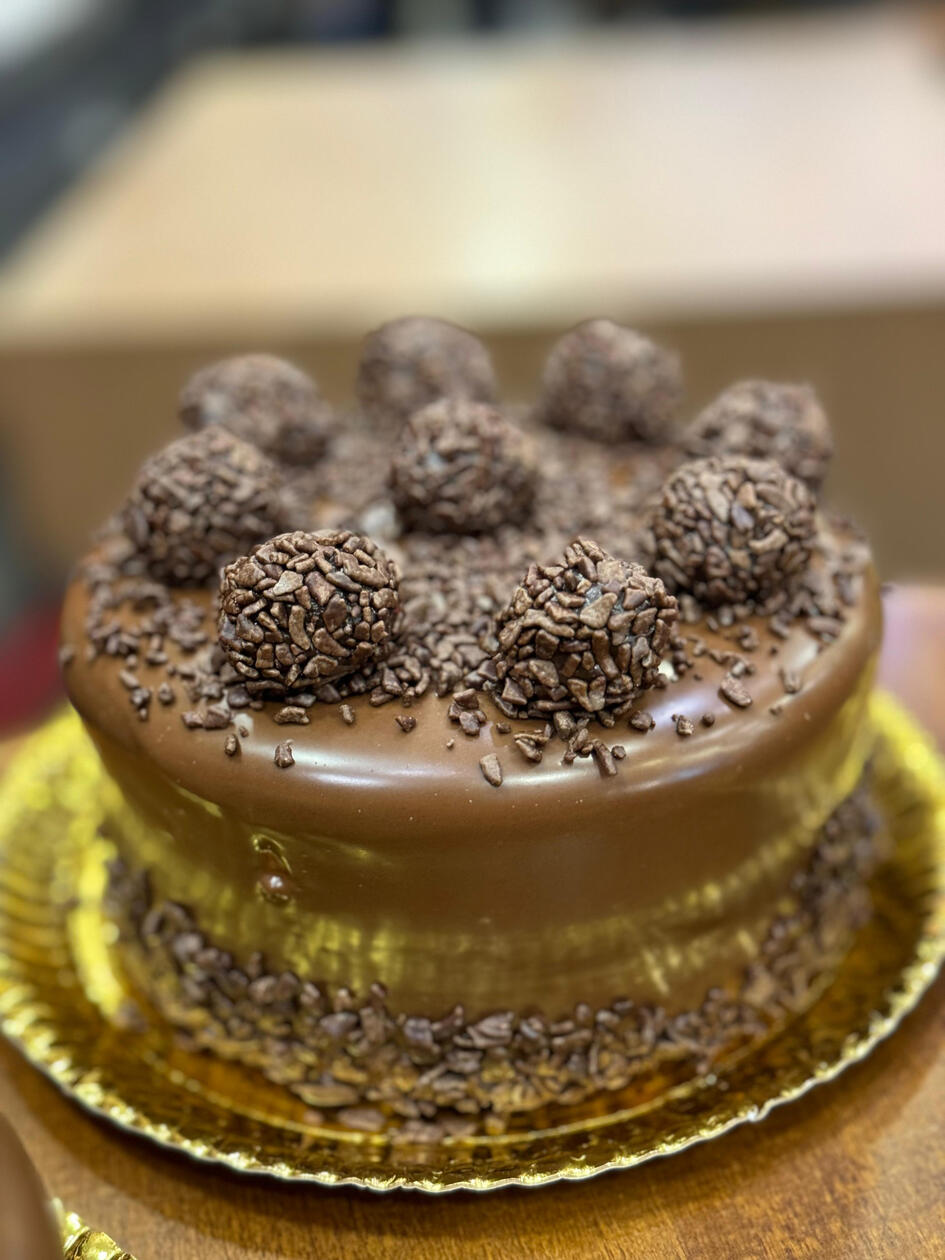 3162 - Brigadeiro: pão de ló de chocolate e recheio de brigadeiro