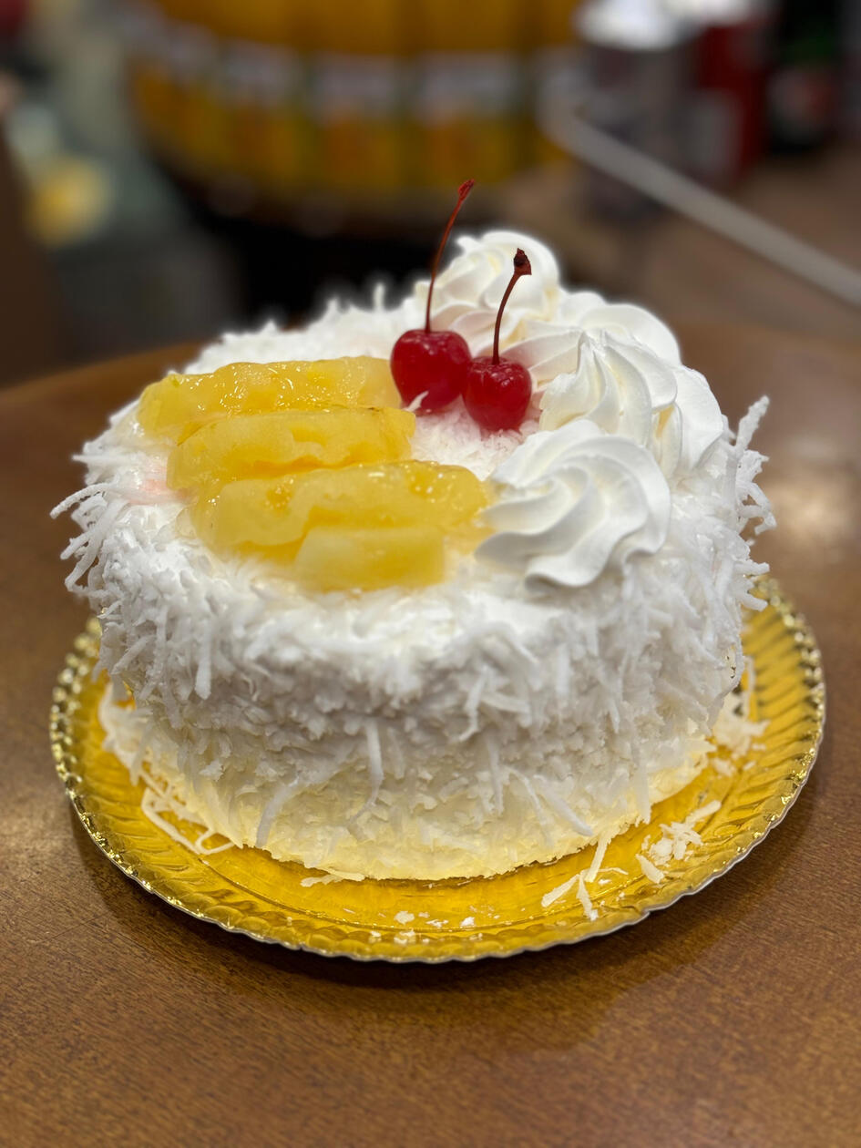 284 - Abacaxi com coco: Pão de ló de Baunilha Recheio de Abacaxi e Coco